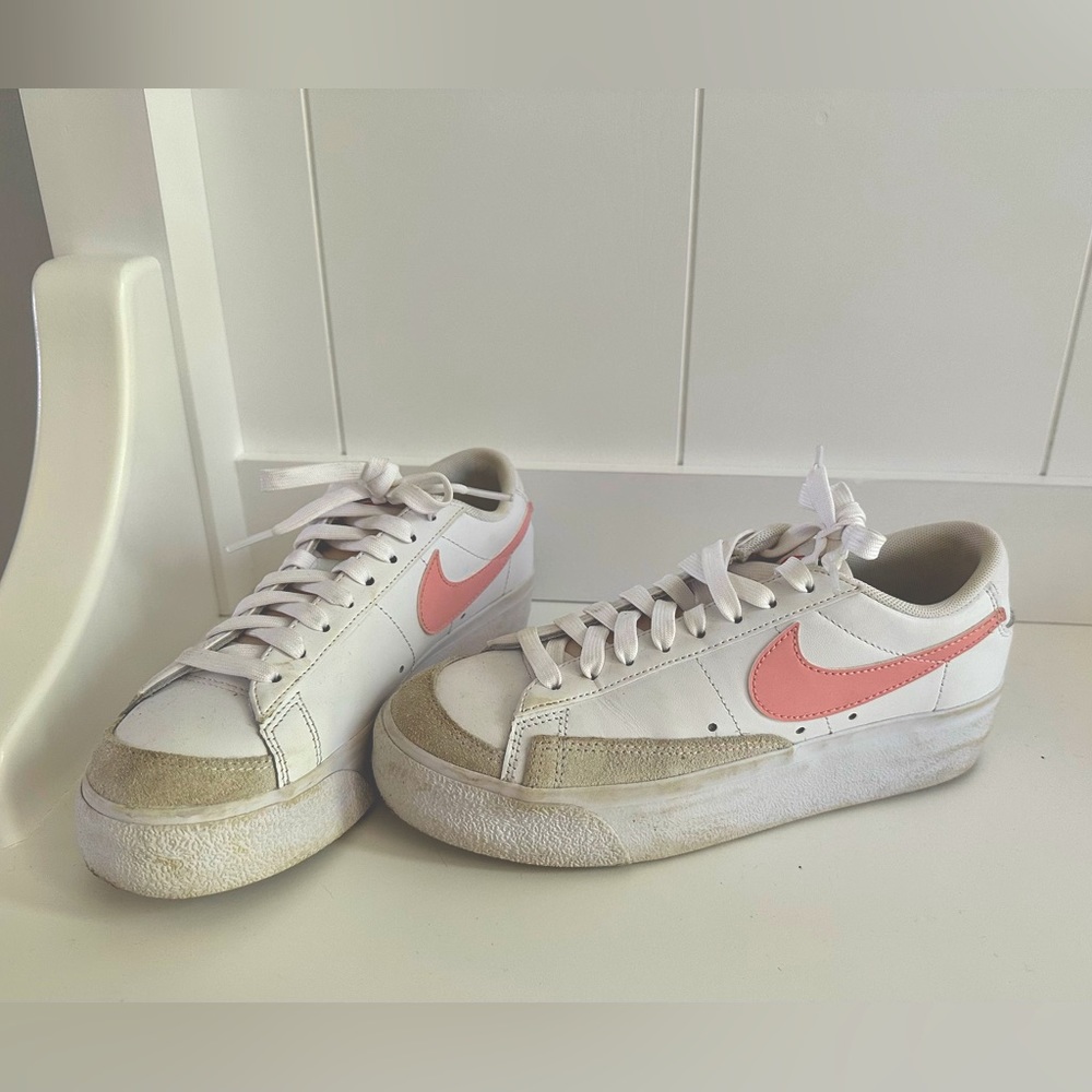 Nike blazer with pink stripe